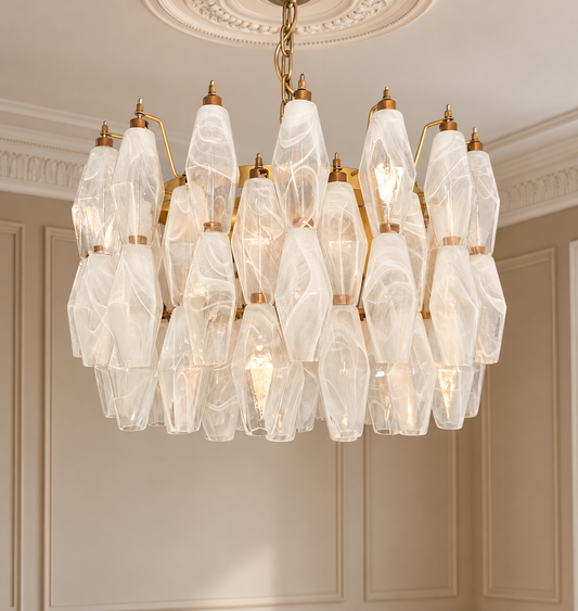 Murano takkrona Poliedri Ø60 - 107 glas - Milky White i varm klassisk takmiljö