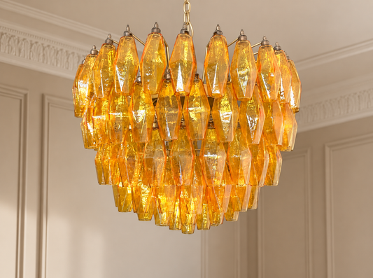 Murano takkrona Poliedri Ø68 - 111 bärnstensfärgade glas i varm klassisk takmiljö