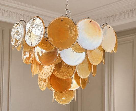 Murano takkrona Iris Ø70 - 57 glas - Honey Pearl i varm klassisk takmiljö