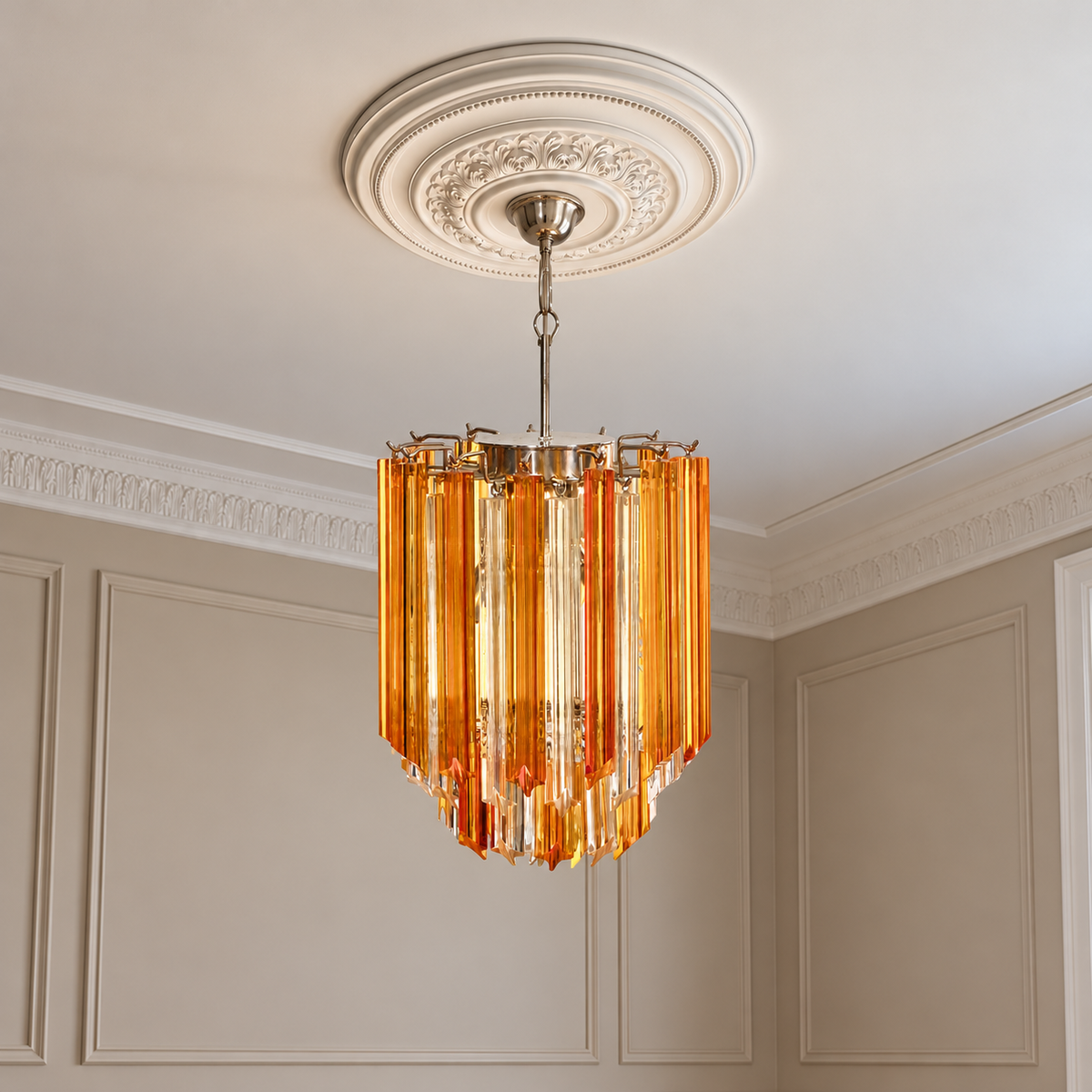 Murano takkrona Quadriedri Ø32 - 47 glas i klassisk takmiljö