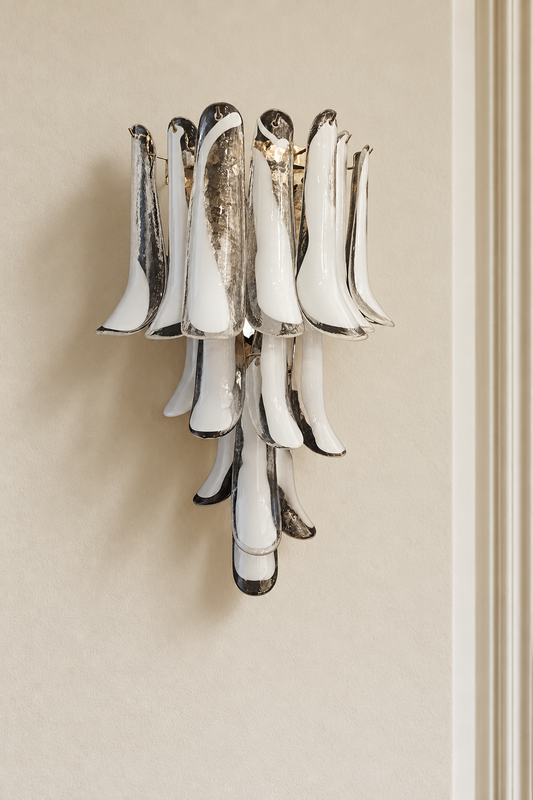 Murano vägglampa Calli White XL på varm beige vägg