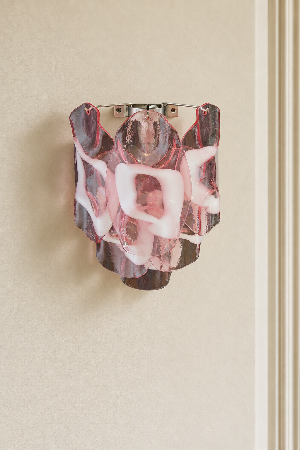 Murano vägglampa Dolci Rosa på varm beige vägg