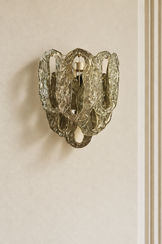 Murano vägglampa Pulegosi Antikgrön på varm beige vägg